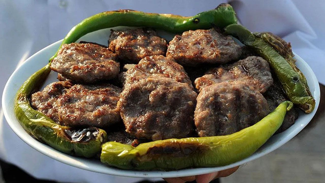 İstanbul'daki bu lokantanın kapısından bile geçmeyin! Bakın hangi etle köfte yapıyorlar