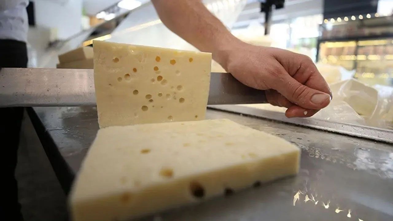 Sofraların olmazsa olmazı peynirin içine bakın ne koymuşlar