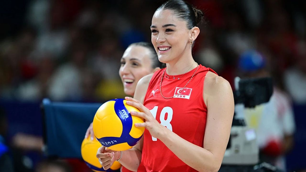 Zehra Güneş'in ayna pozları olay oldu! Beğeni yağdı