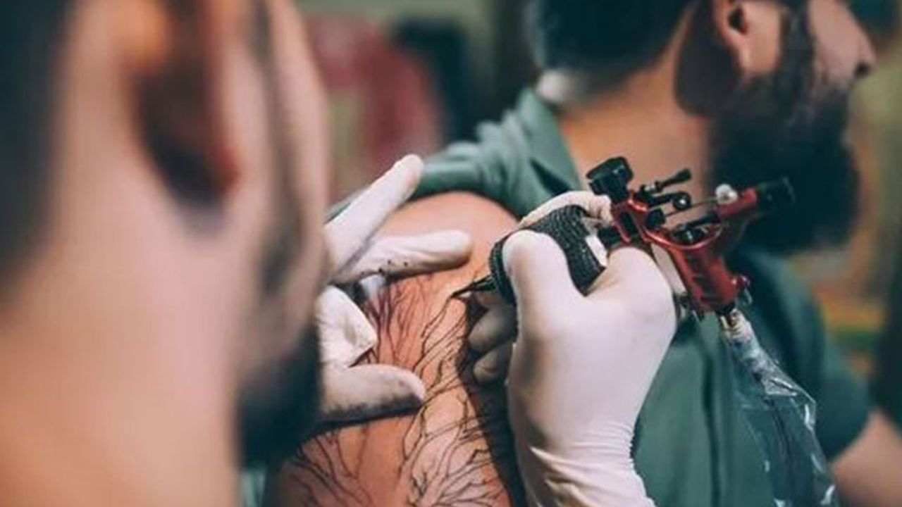 Kanser riski artıyor mu? Dövmeyle ilgili endişe verici araştırma!