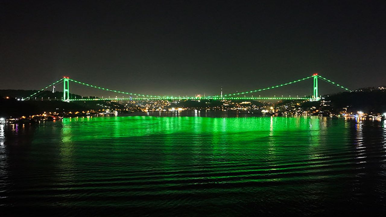 İstanbul’un köprüleri yeşil ışıkla aydınlandı! İşte sebebi...