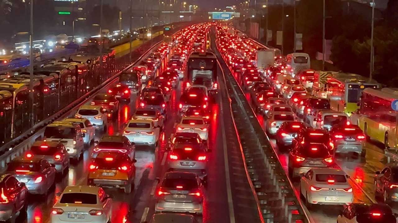 İstanbullular Dikkat! Ankara Yönü 12 Saat Kapalı Kalacak thumbnail