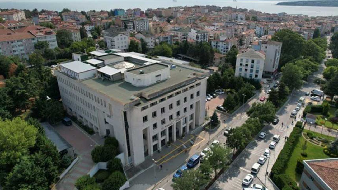 Silivri Adliyesi'nde Görevli Savcı Hayatını Kaybetti thumbnail