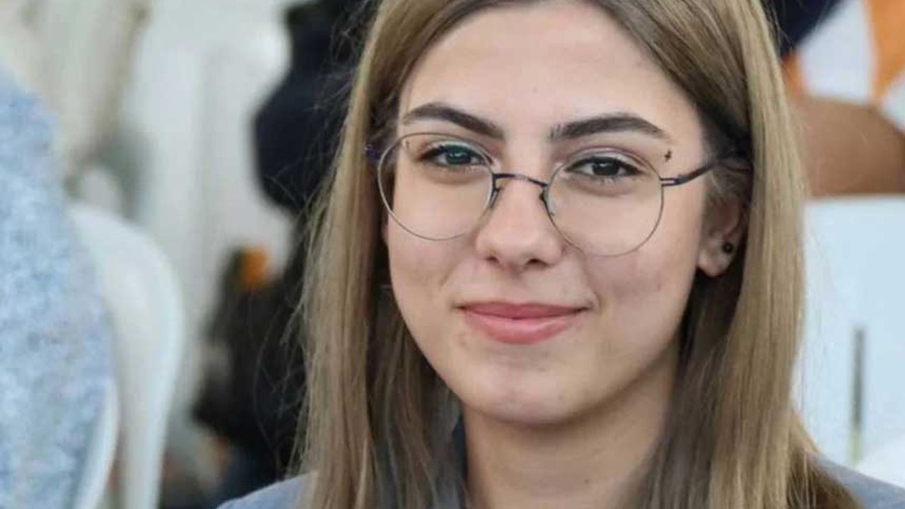 Berkay Gezgin'den Böbrek Ve Kalp Hastası Esila Ayık Için çağrı thumbnail