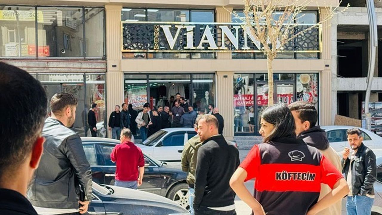 Van’da Mağazaya Silahlı Saldırı: 1 ölü, 3 Yaralı thumbnail
