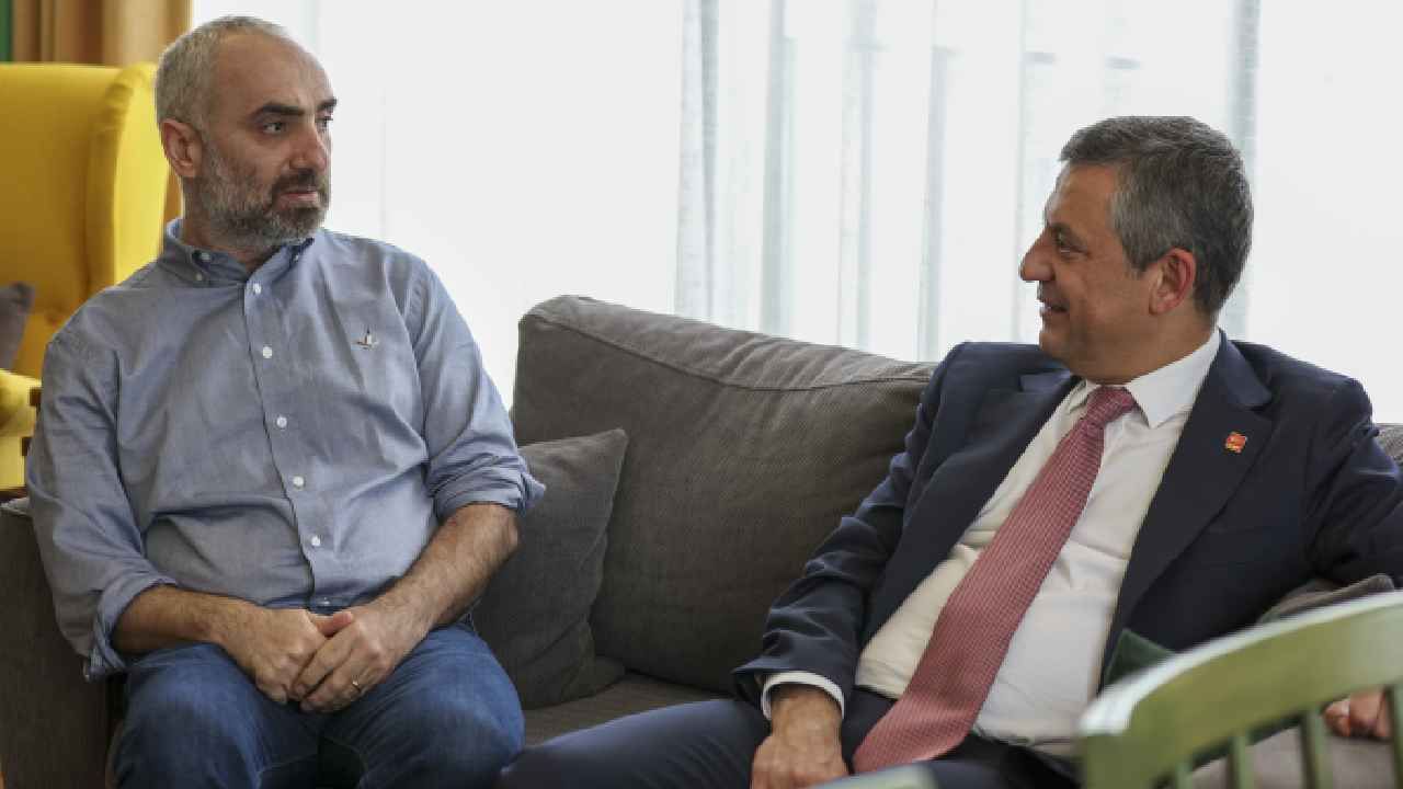 Özgür Özel Ev Hapsindeki Gazeteci İsmail Saymaz'ı Ziyaret Etti thumbnail