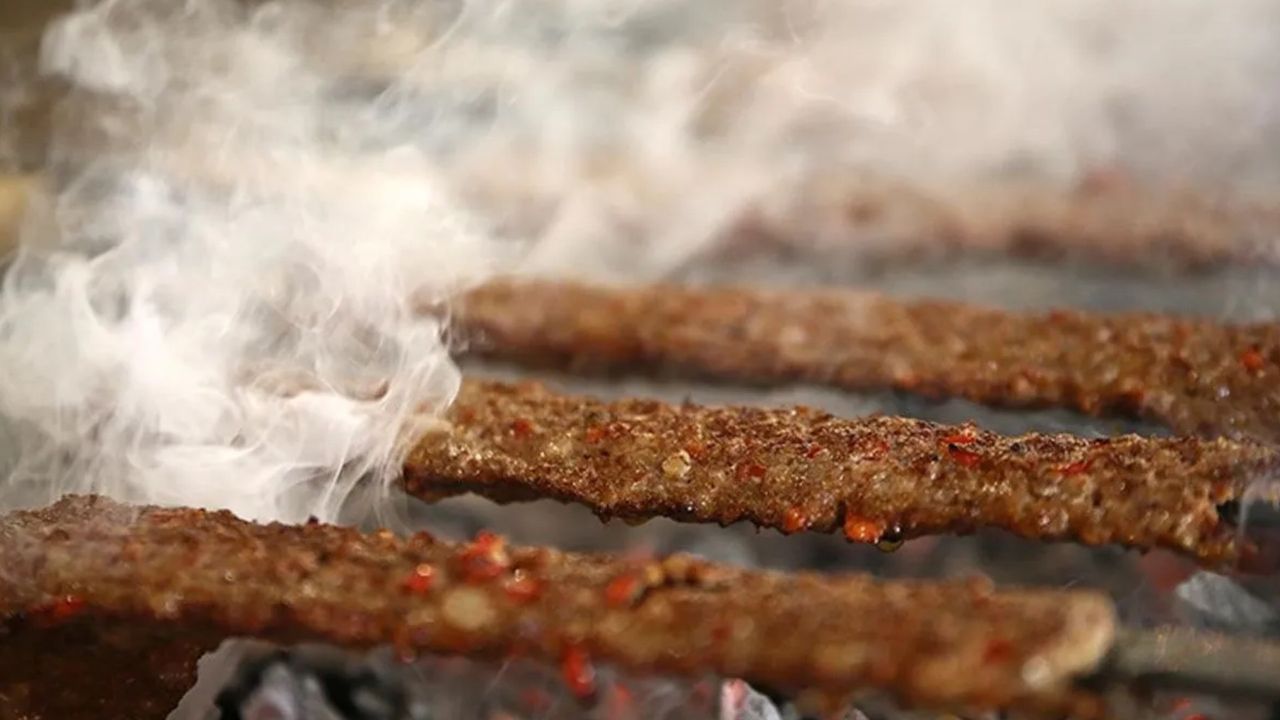 Adana kebabı diye bakın ne yedirmişler! Duyanın midesi bulandı