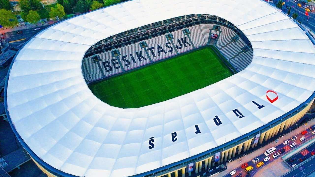 Beşiktaş’ta ‘billboard’ Krizi! Stadyumun önüne Astılar thumbnail
