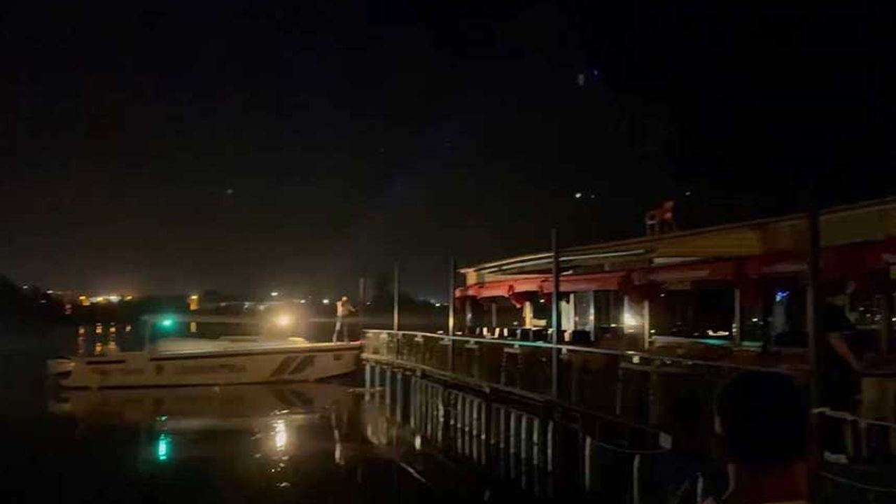 Korku Dolu Anlar! Fırat Nehri üzerindeki Restoranın Halatı Koptu thumbnail