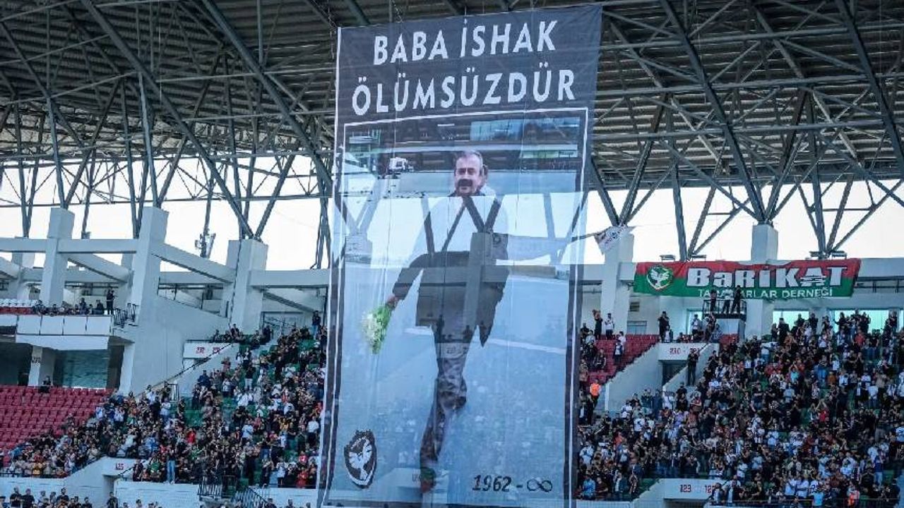 Amedspor’dan Sırrı Süreyya Önder'e: Yüreğimizdesin thumbnail