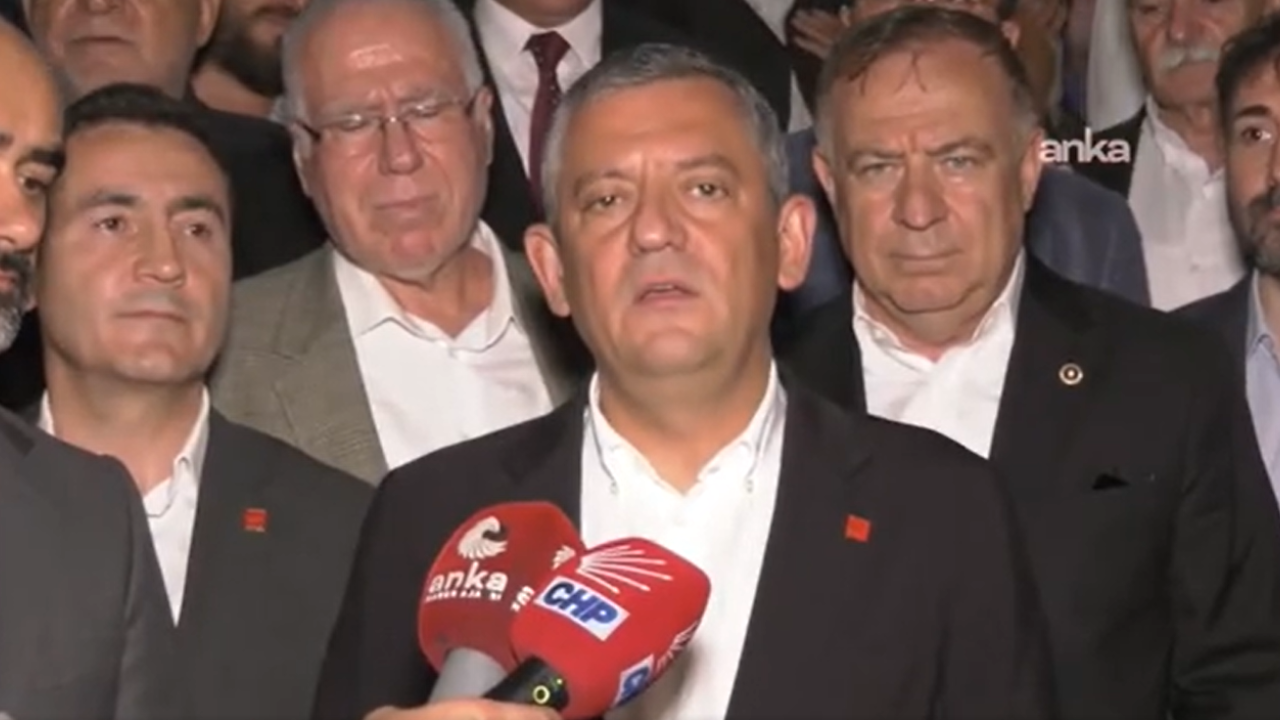 Özgür Özel'den Kurultay Duruşması çıkışı: Sonuç Değil Süreç Odaklı Mahkeme thumbnail