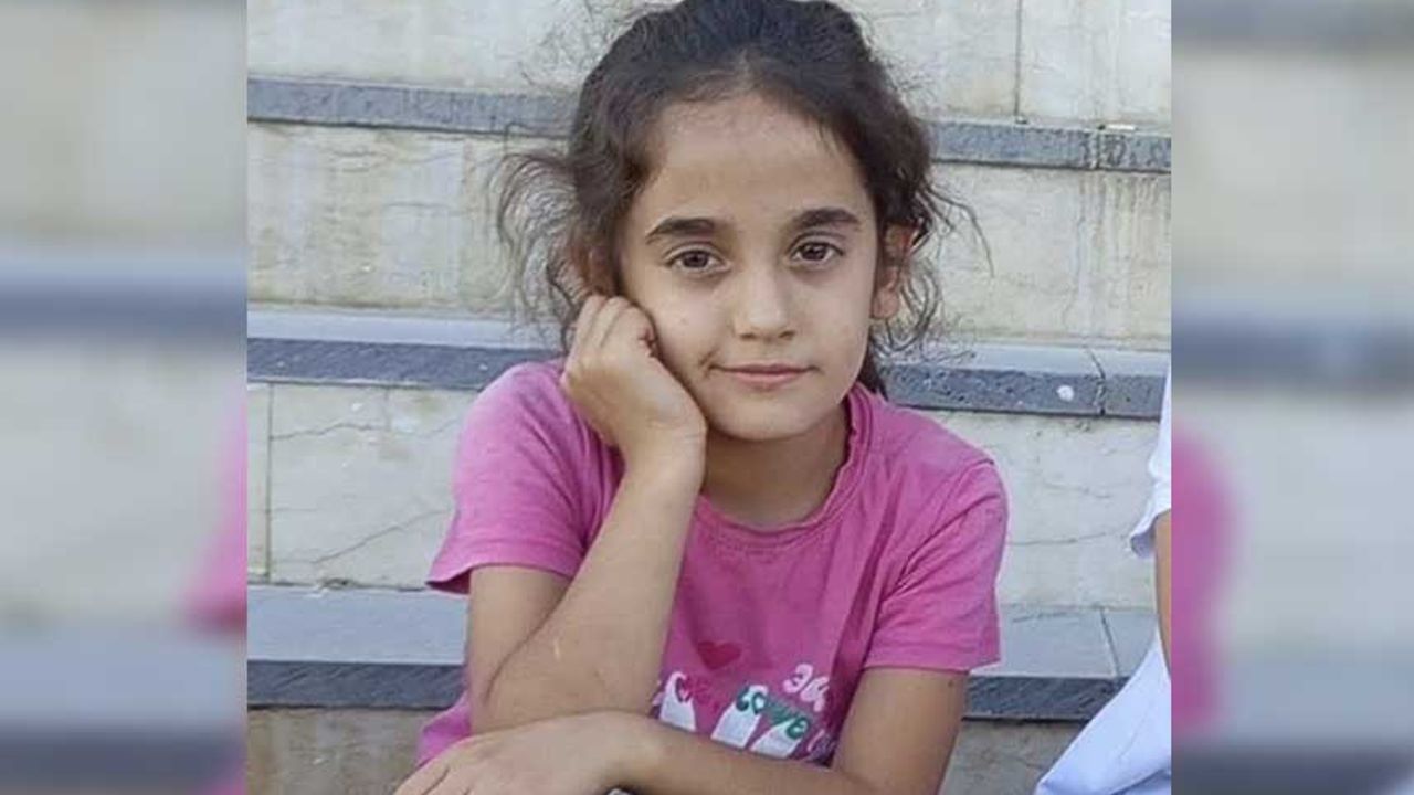 9 ya��ndaki Yasemin'i b��aklay�p merdiven bo�lu�una atm��lar