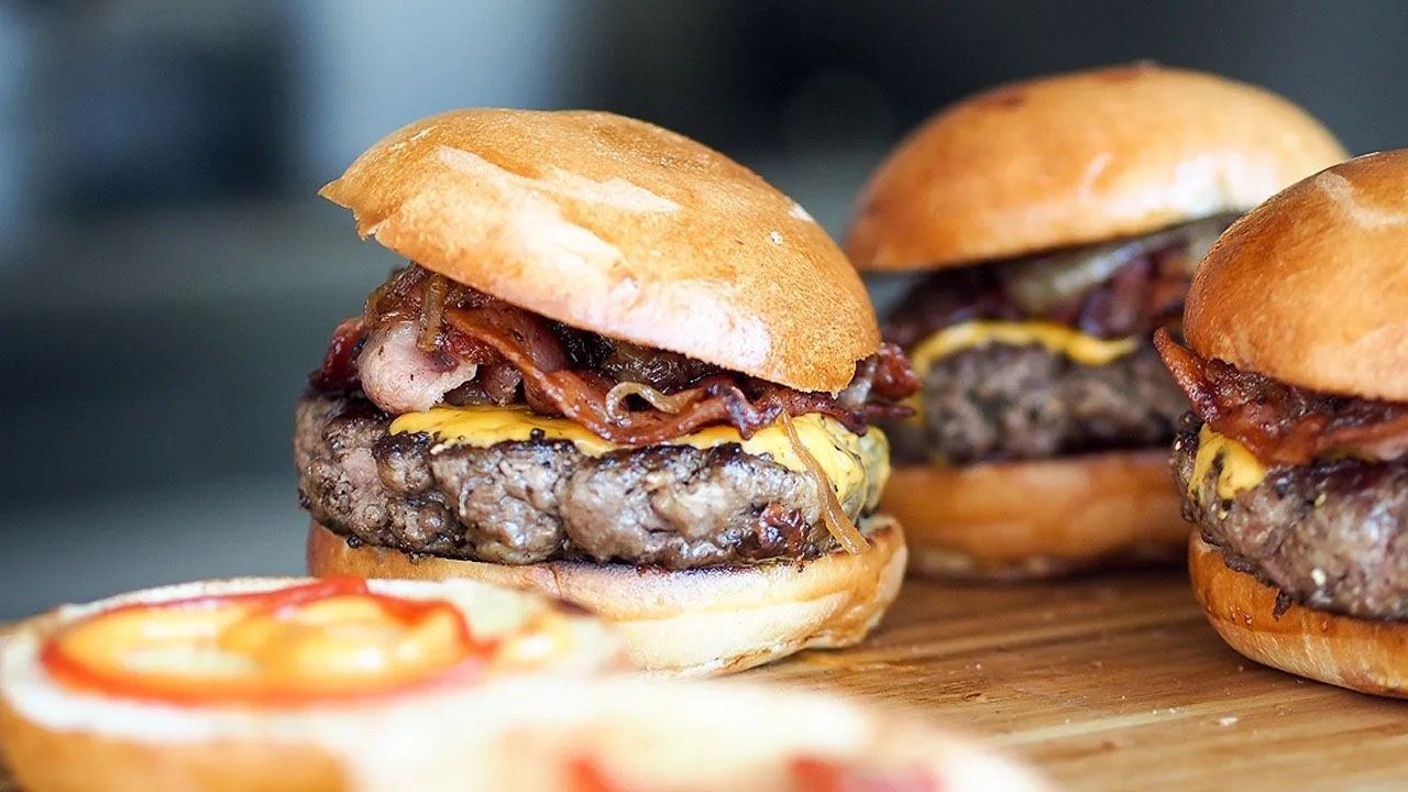 Hamburgerde büyük skandal! Köfteden bakın ne çıktı