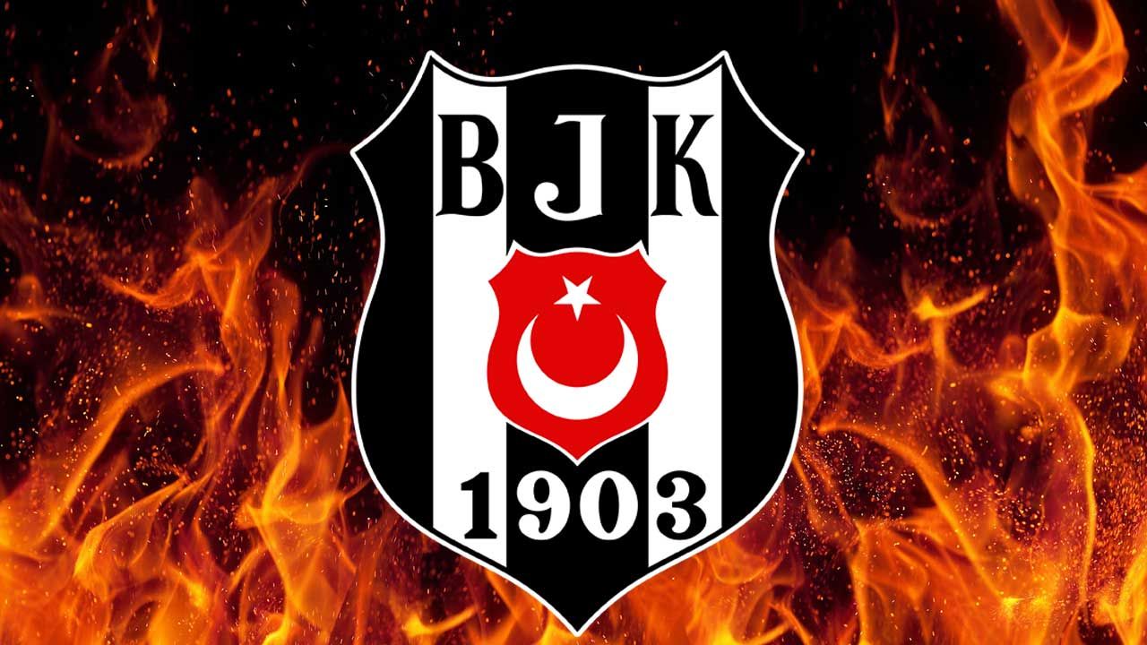 Beşiktaş'ın yeni golcüsü formayı giydi kartal pozunu verdi