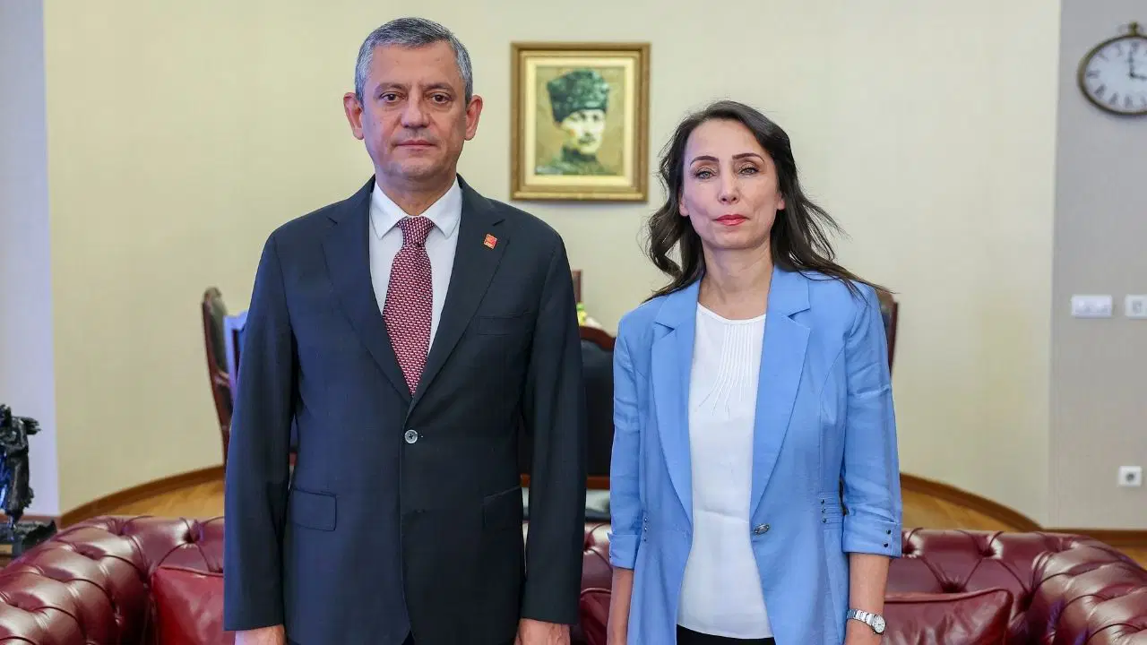 Hatimoğulları'ndan Özgür Özel'e Ziyaret thumbnail