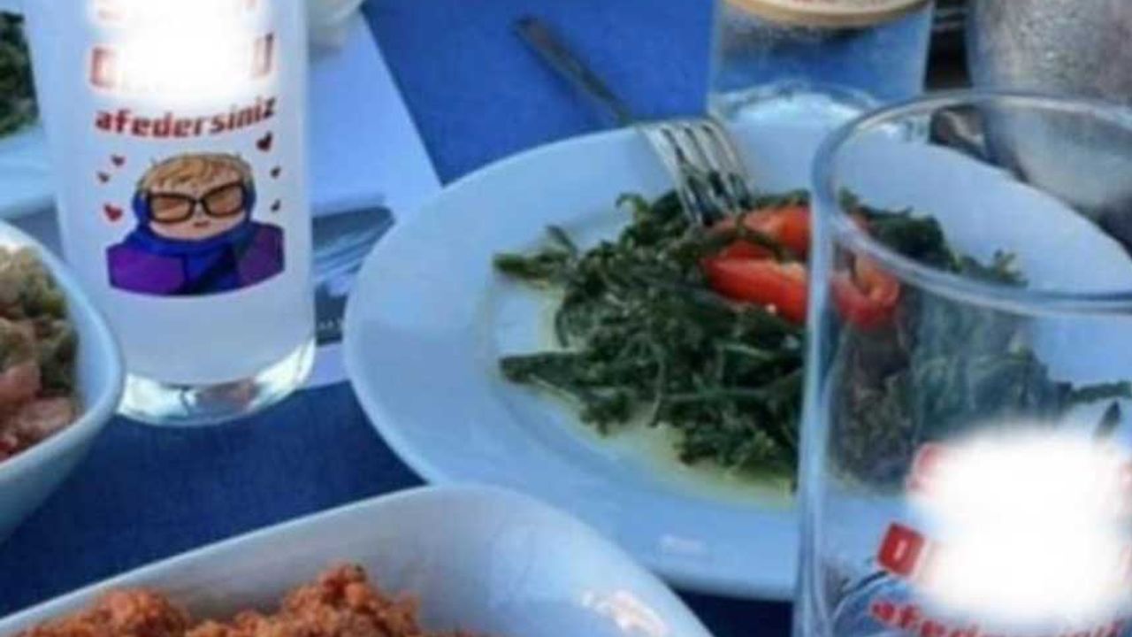 Küfürlü Bardak Sosyal Medyada Paylaşıldı, Mekana Inceleme Başlatıldı