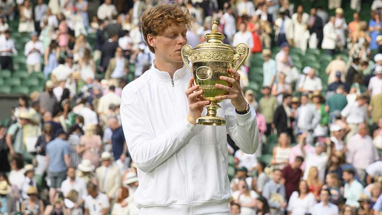 Wimbledon'da Kupayı Kaldıran Sinner Bir Ilki Başardı thumbnail