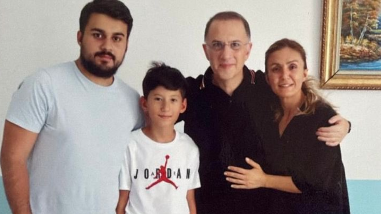 Murat Çalık’tan Cezaevinde Ailesiyle Fotoğraf: Kavuşacağız, Yine Buluşacağız