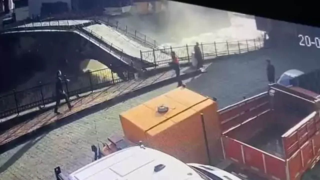 Karadeniz’de Sel Felaketi! Asırlık Köprü Yıkıldı
