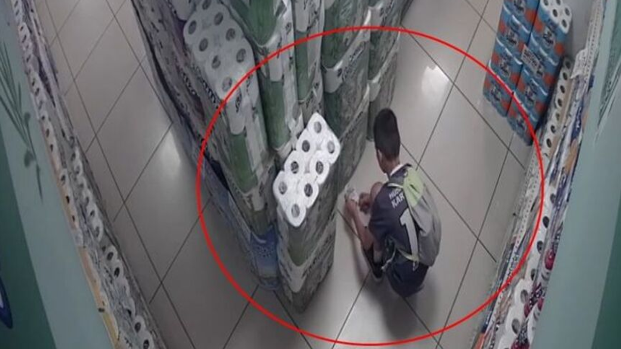 Marketteki Peçeteleri Ateşe Verip Kaçtı