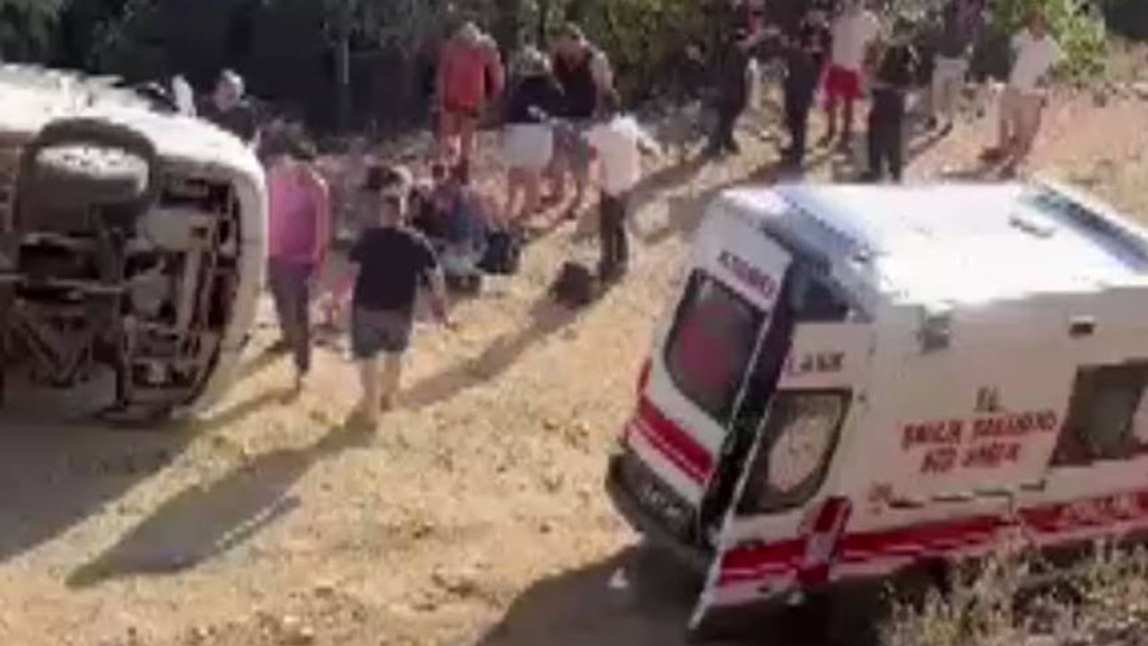 Balıkesir’de Tur Minibüsü şarampole Devrildi: 13 Yaralı