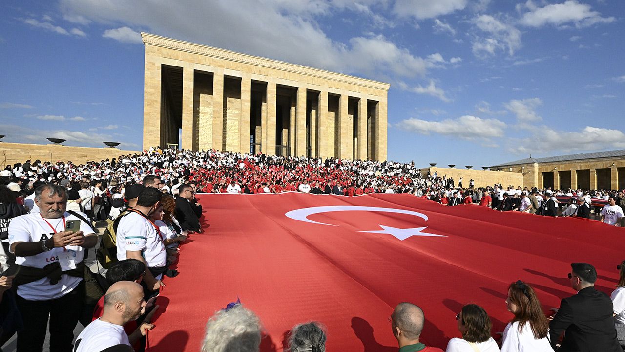 Anıtkabir’e Akın! LÖSEV’den Ata’ya 100 Bin Kişilik Ziyaret
