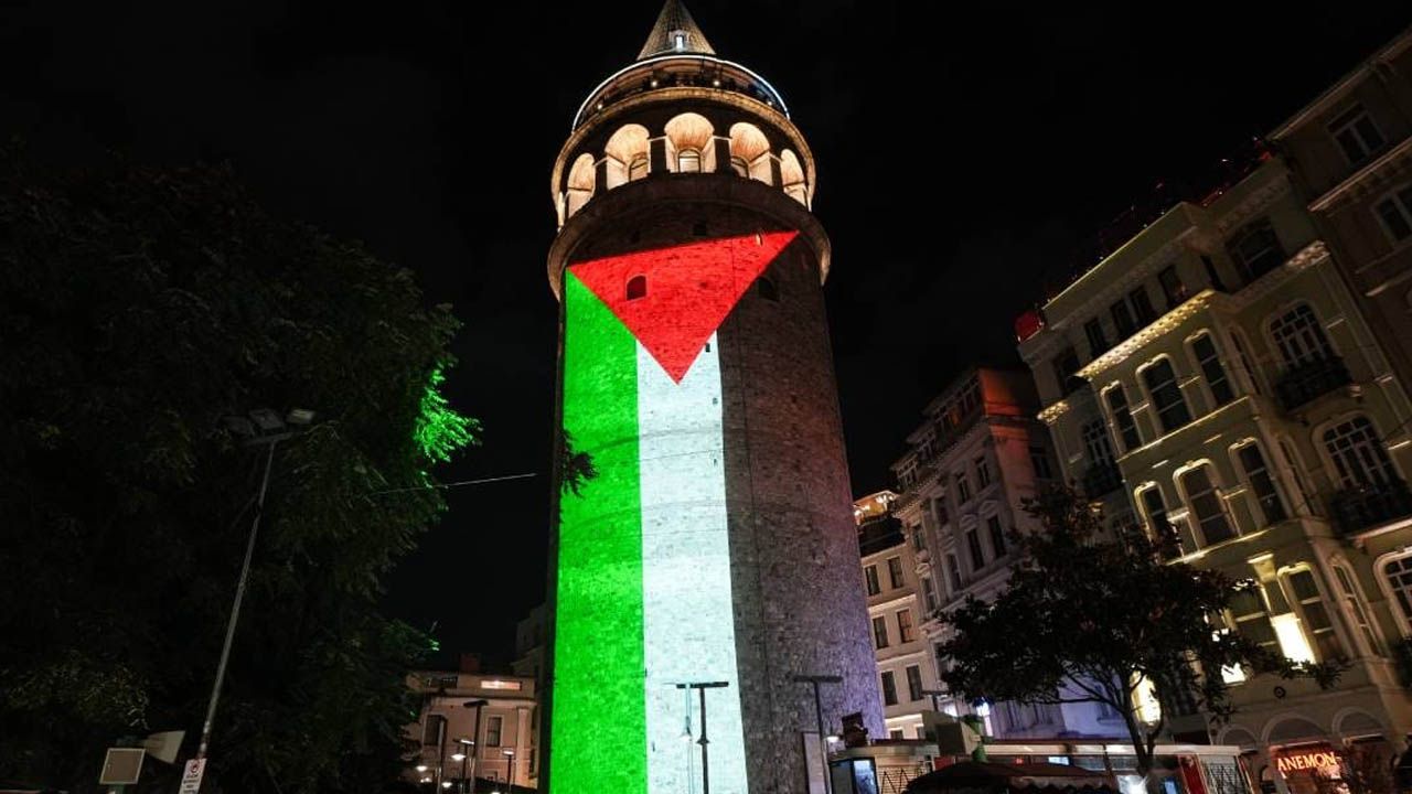Galata Kulesi’ne Filistin Bayrağı Yansıtıldı!