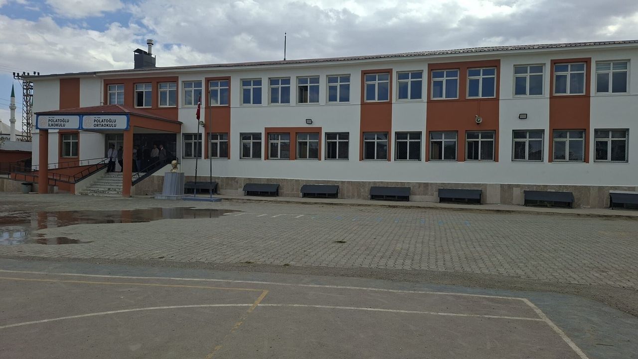 Öğrenci, Okula Tüfekle Geldi