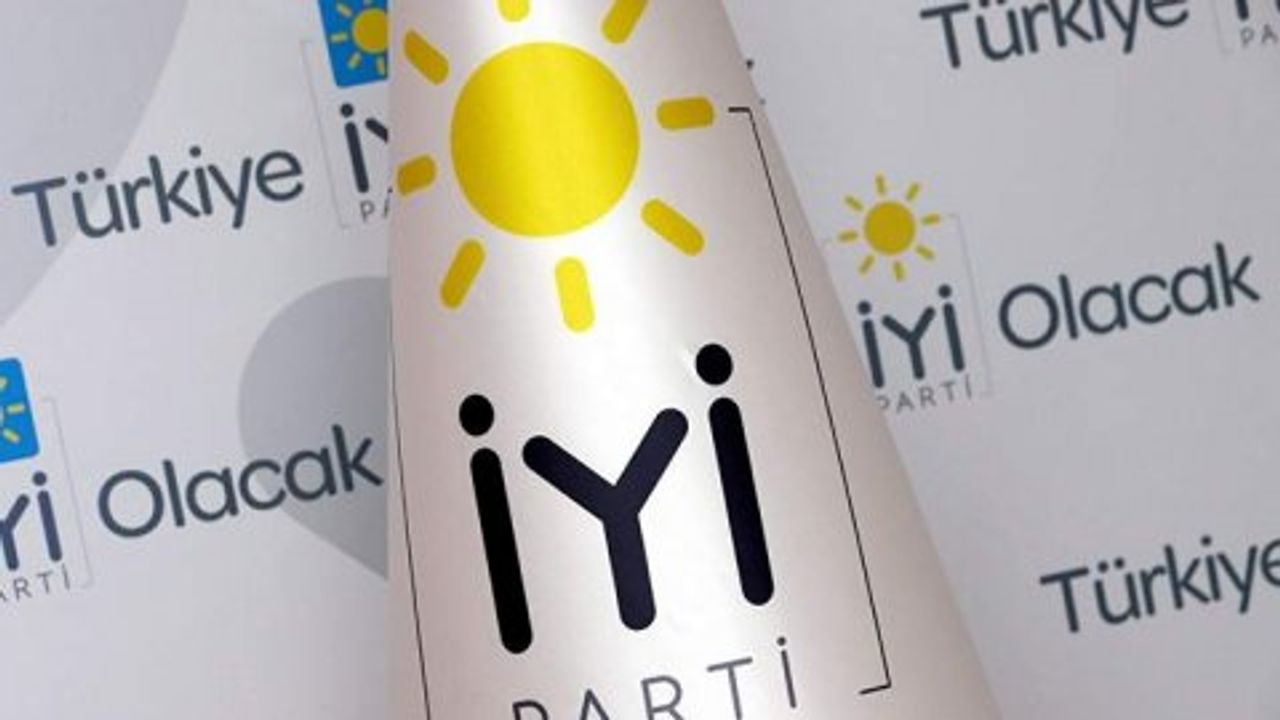 Mersin'de 300 kişi İyi Parti'den istifa etti