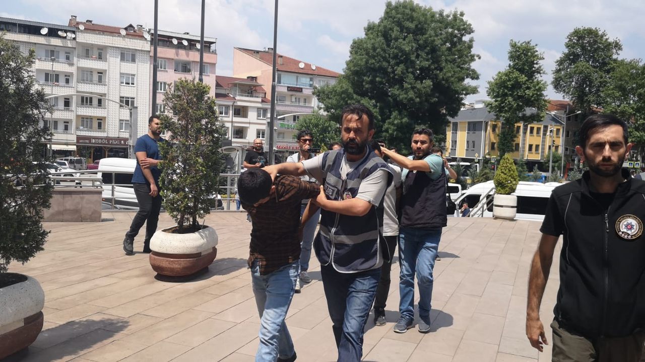 Bursa'da uyuşturucu satıcılarına 'Çekirge' operasyonu: 52 gözaltı