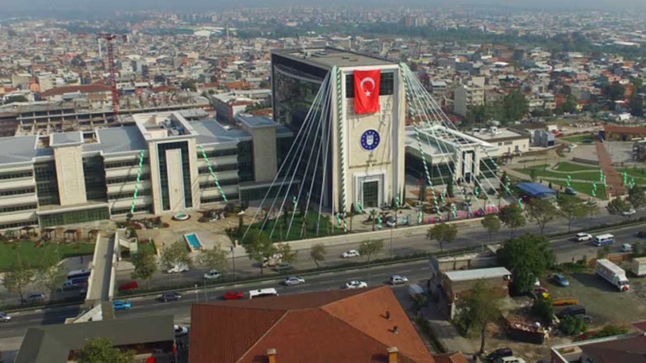 Borç batağındaki AKP'li belediye 4.5 milyonluk hediye dağıttı