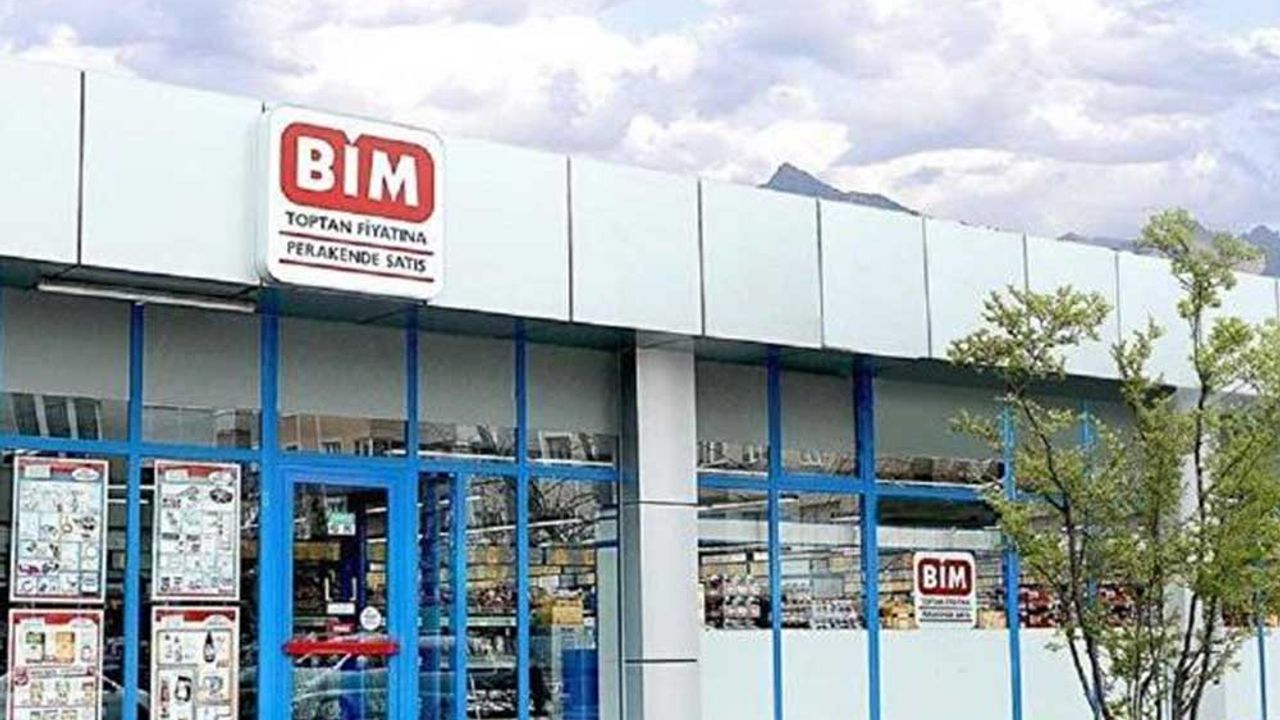 Mide bulandıran iddia! BİM'den aldığı ekmeğin içinden çıkanı görünce şoke oldu
