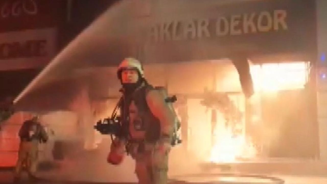 İSTOÇ'ta 4 iş yeri yandı