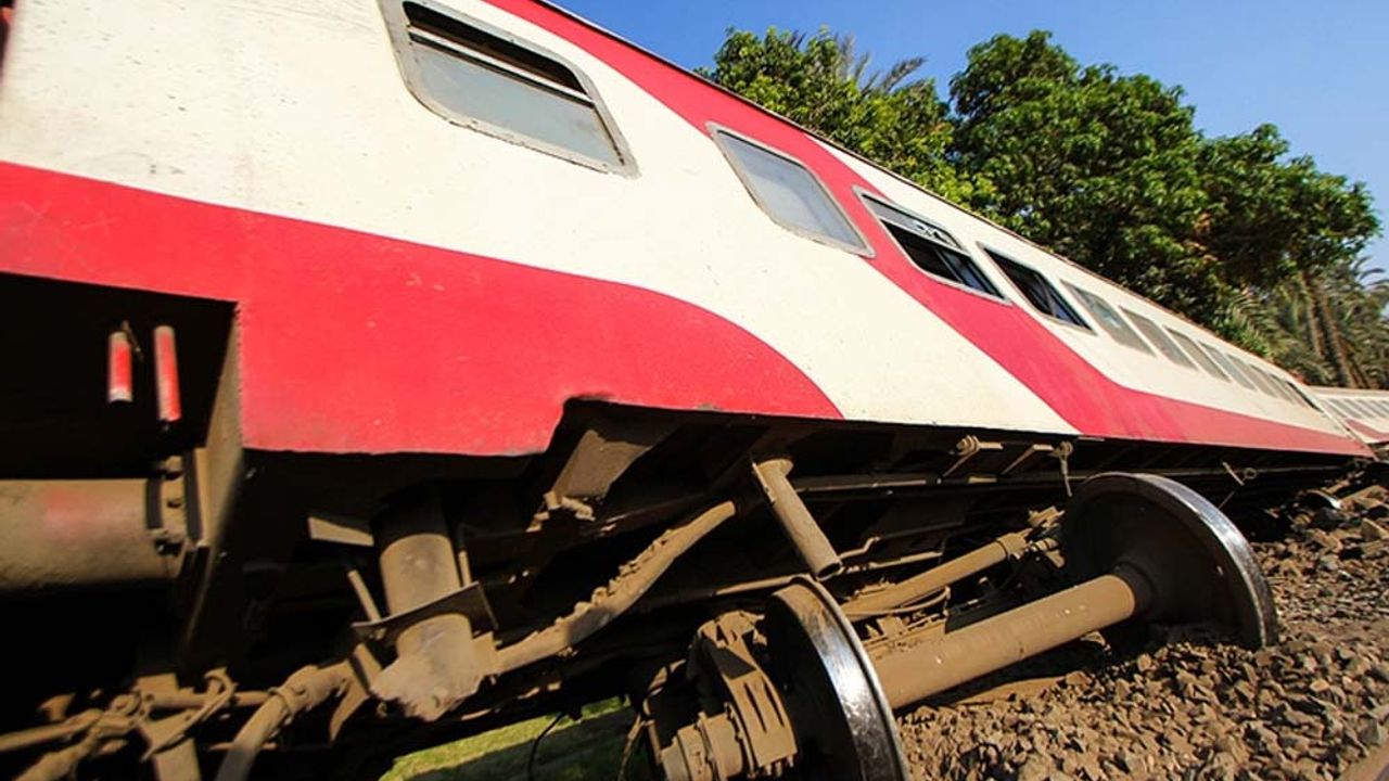 Mısır'da tren kazası: 100'den fazla yaralı var