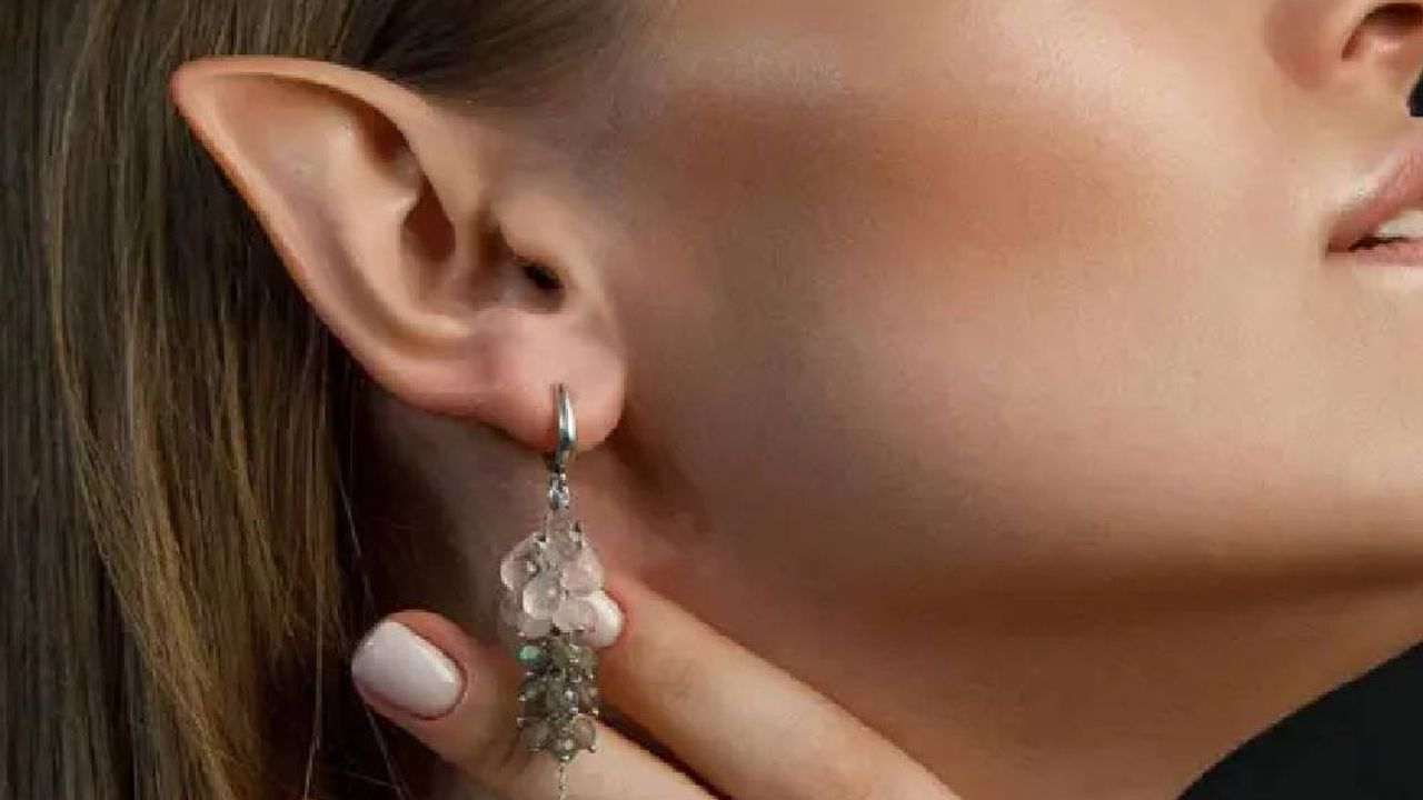 Yeni furya başladı: Elf kulakları