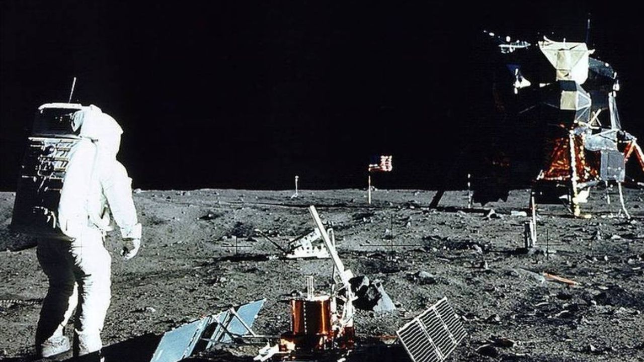 NASA'dan Ay'a insanlı iniş için açıklama