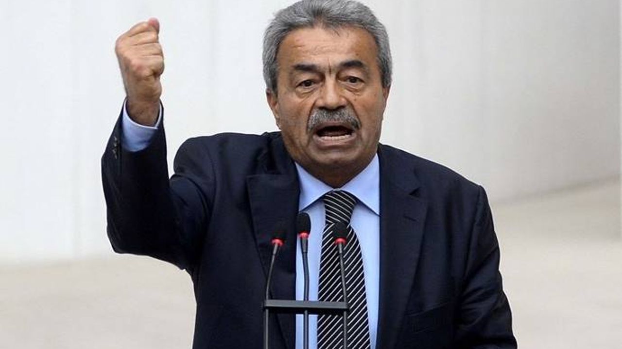Kamer Genç anılacak
