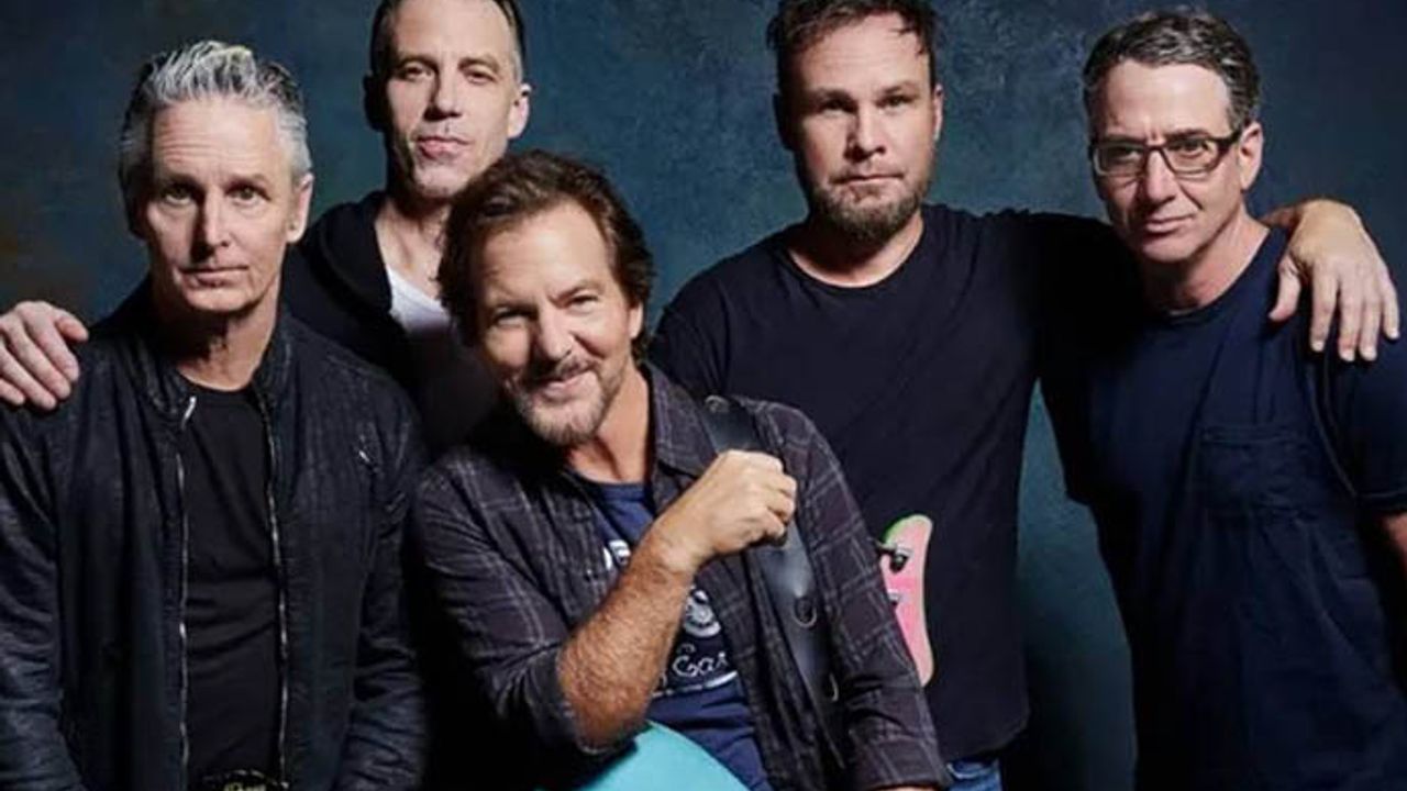 Pearl Jam, depremzedelere yardım için İstanbul konserinin afişini imzalayacak