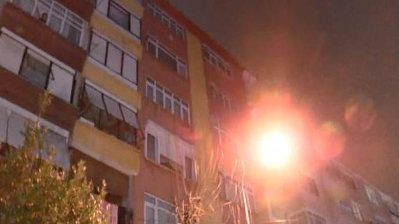 Bahçelievler'de önündeki kaldırım çöken apartman tedbir amaçlı boşaltıldı