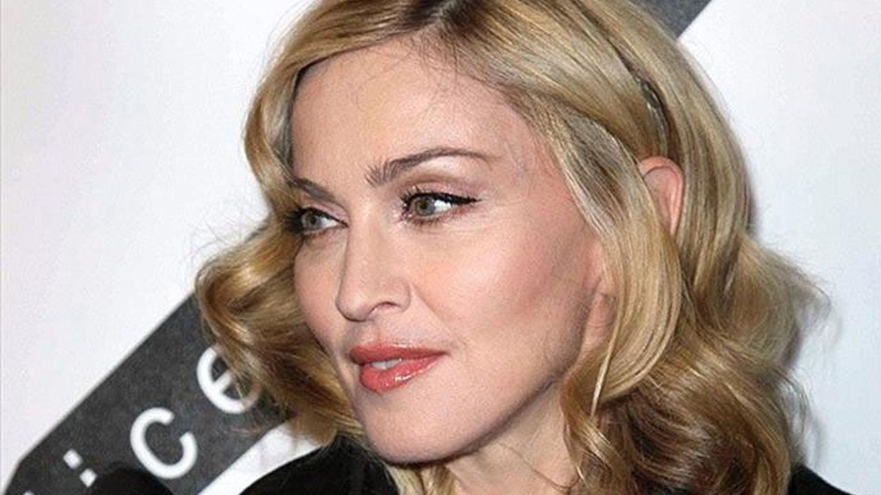 Madonna'ya ünlülerden geçmiş olsun mesajı yağdı! "Ona dualar gönderiyorum"