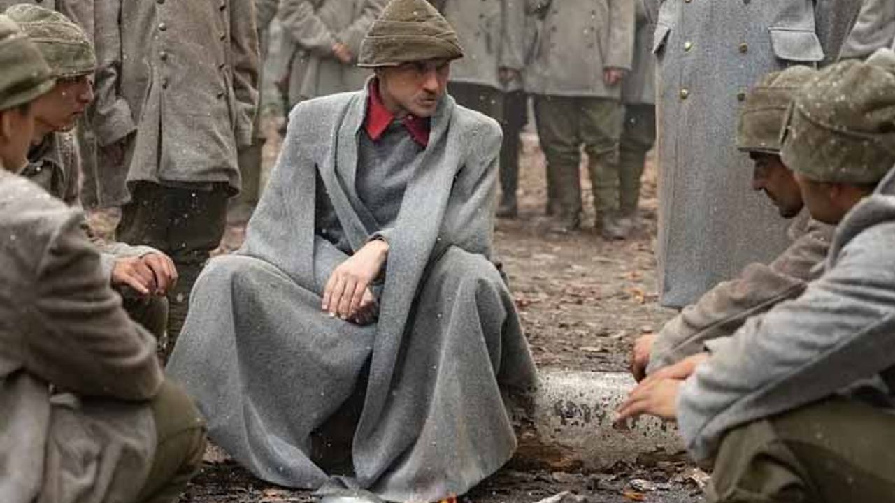 Merakla beklenen 'Atatürk 1881-1919' gişenin zirvesine oturdu!