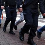 Terör örgütü mensuplarının posterlerini asan 4 şüpheli gözaltına alındı