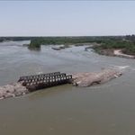 Türkiye'nin desteğiyle Fırat Nehri üzerine yüzer köprü kuruldu