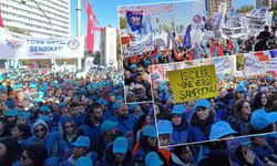 'Zordayız Geçinemiyoruz' mitinginde Ergun Atalay'a 'sarı sendika' protestosu