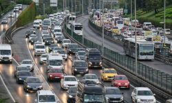 İstanbul haftaya trafikle başladı! Yollar kırmızıya döndü