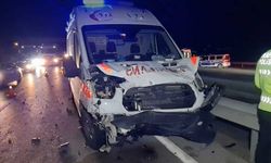 Ambulans ve iki otomobil çarpıştı! 1 ölü 1'i bebek 5 yaralı