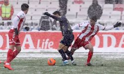 Kar yağışının damga vurduğu Sivasspor-Kasımpaşa maçında kazanan çıkmadı