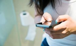 Tuvalette telefonla oynayanlar dikkat! Uzmanlar riske dikkat çekti