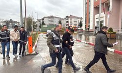 Kendilerini polis olarak tanıtıp 6 milyon liralık vurgun yaptılar