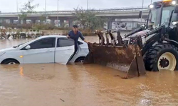 Antalya'yı sağanak vurdu! Ev ve iş yerleri sular altında kaldı